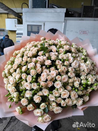 Кустовые розы букет