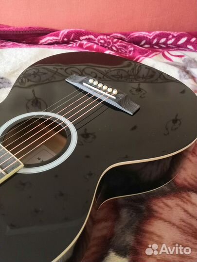 Акустическая гитара
