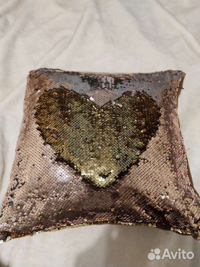 Подушка декоративная с пайетками