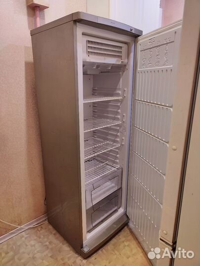 Морозильная камера Ariston