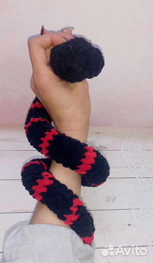 Вязаные игрушки змея