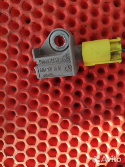 Датчик удара Mercedes W204