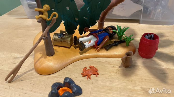 Playmobil остров с пиратом