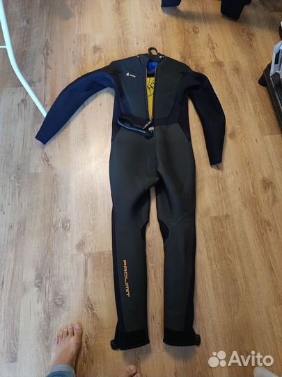 Гидрокостюм для парусного спорта и серфинга