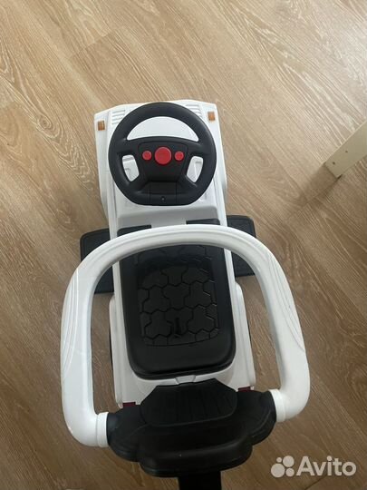Машинка толокар с ручкой
