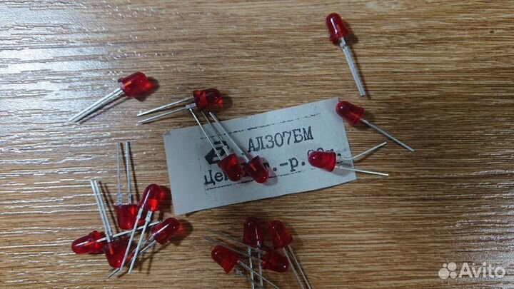 Светодиоды, микросхемы, транзисторы советские новы