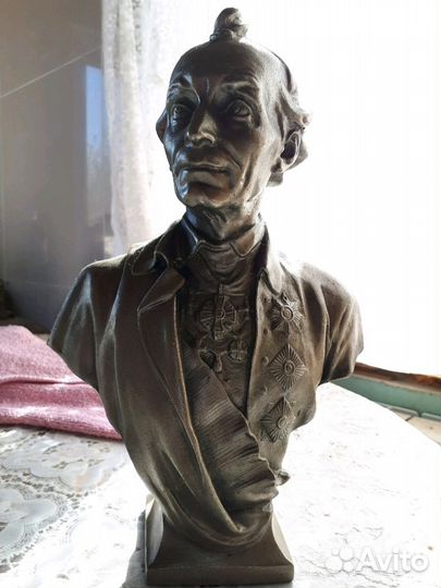 Бюст Суворова