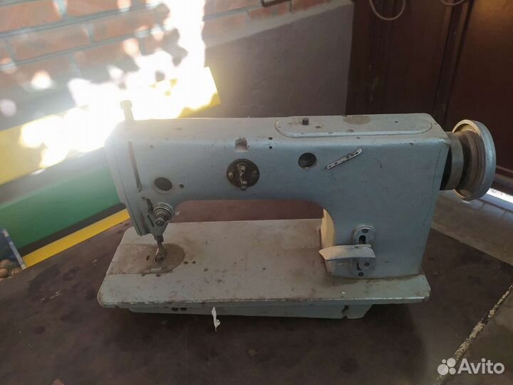 Машинка швейная, промышленная 1022