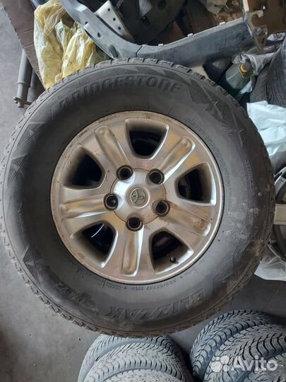 Bridgestone Blizzak DM-V2 285/65 R17 116R