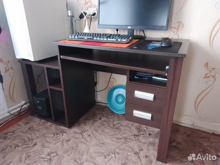 Компьютерный стол