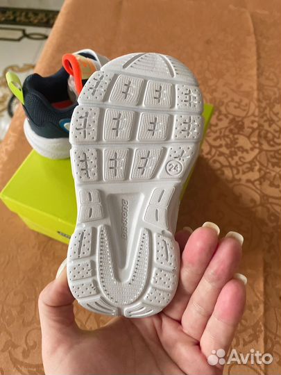 Кроссовки детские 24 размер