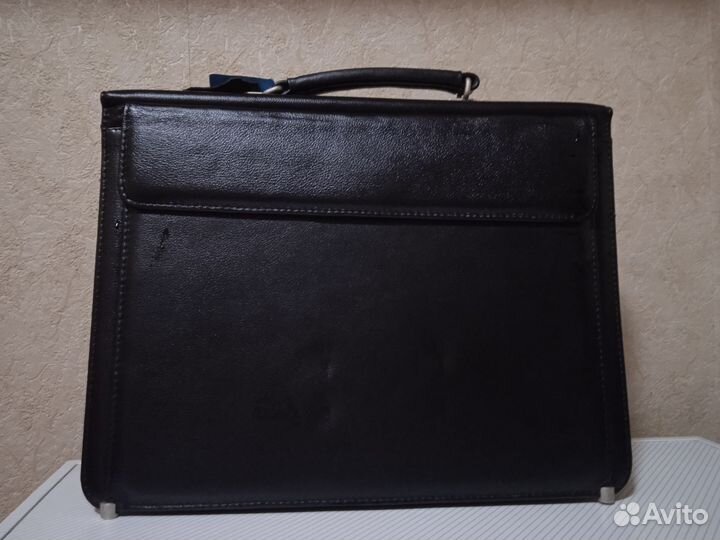 Продаётся мужской портфель