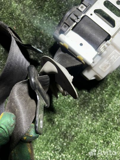 Ремень безопасности передний правый Lexus LS460