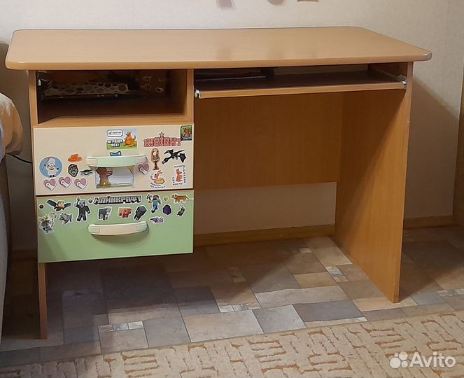 Письменный стол (начальная школы) кресло бесплатно