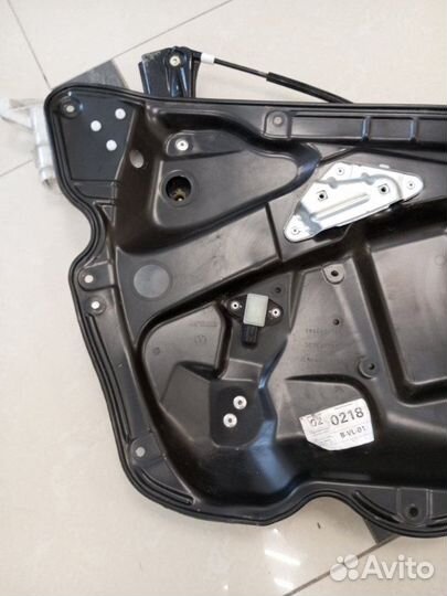 Стеклоподъемник передний левый Volkswagen Passat