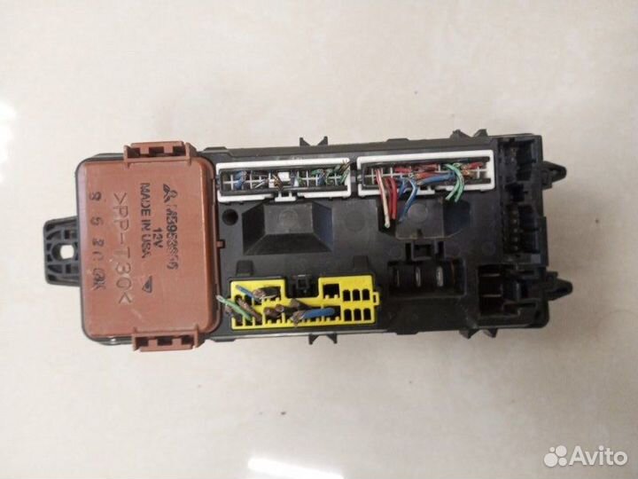 Блок предохранителей Mitsubishi Carisma седан 4G92
