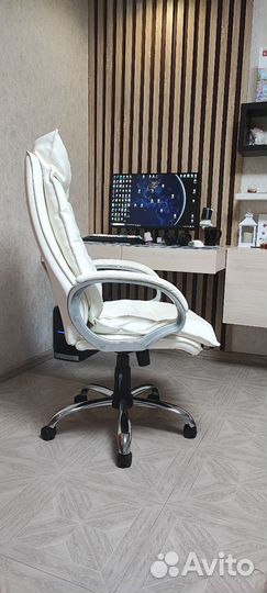 Компьютерное кресло белое