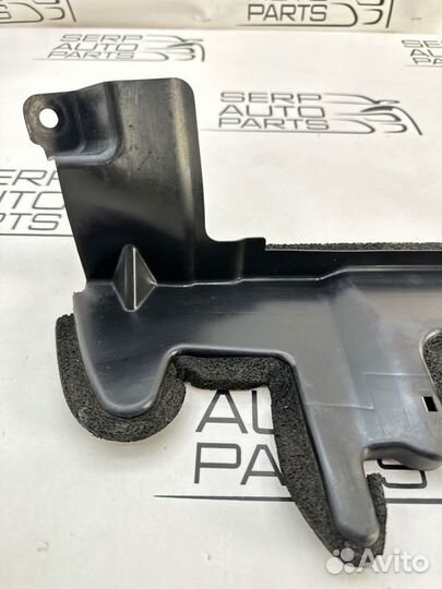 Дефлектор радиатора передний левый Nissan Juke