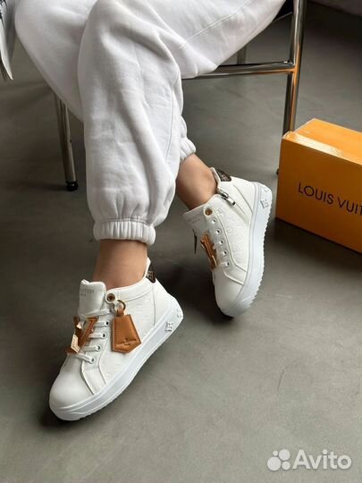 Кроссовки зимние женские