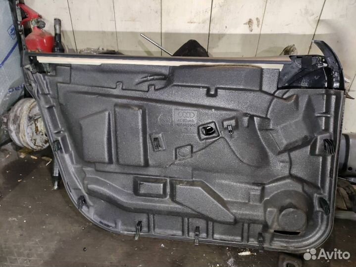 Передняя правая Обшивка двери Audi A6 С5
