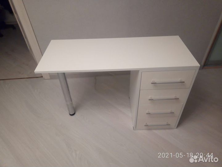 Стол маникюрный для маникюра