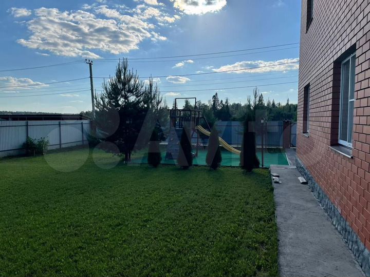 Дом 290 м² на участке 6 сот.