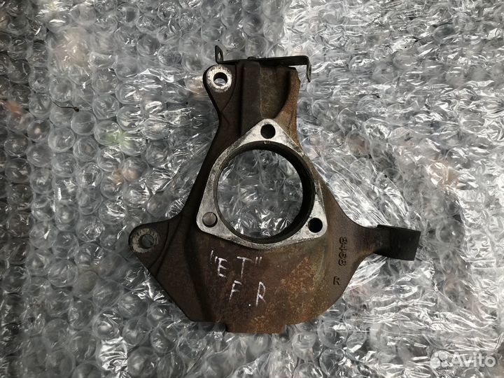 Кулак поворотный передний правый Chevrolet Tahoe