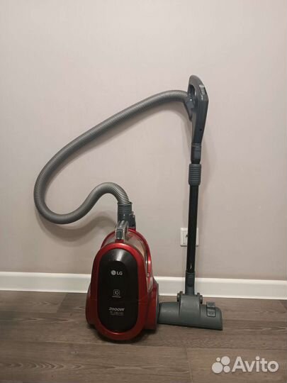 Пылесос LG kompressor безмешковый