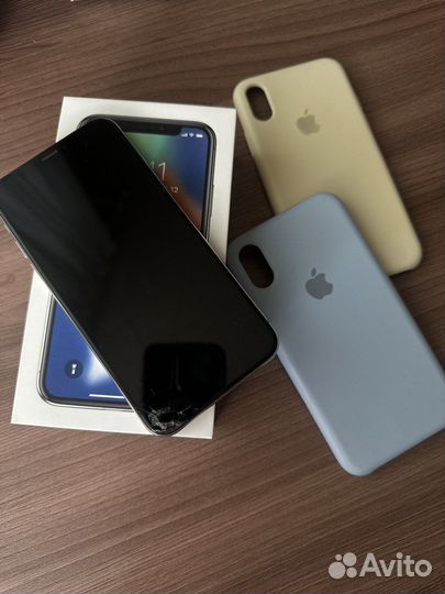 Телефон iPhone X (64)