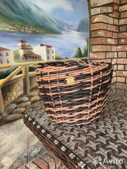 Кашпо из искусственного ротанга