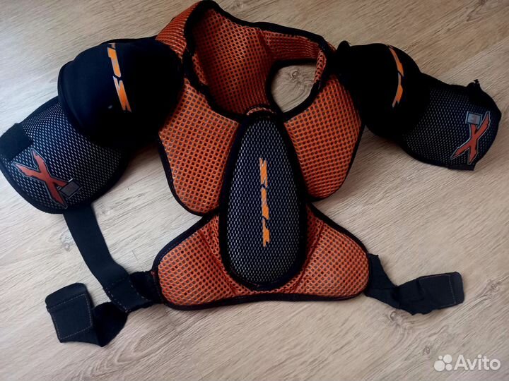 Нагрудник хоккейный