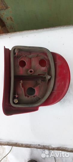 Задний правый фонарь Ford Galaxy