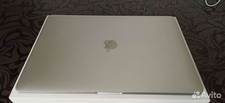 MacBook Pro 15 2019 i7/32/512