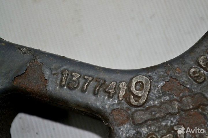 Кронштейн амортизатора вспомогательного моста, ниж