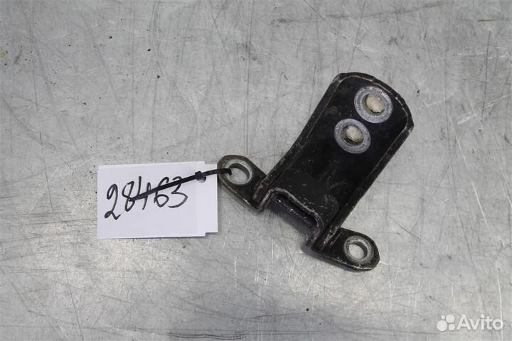 Петля двери задней правой нижняя Nissan Qashqai J