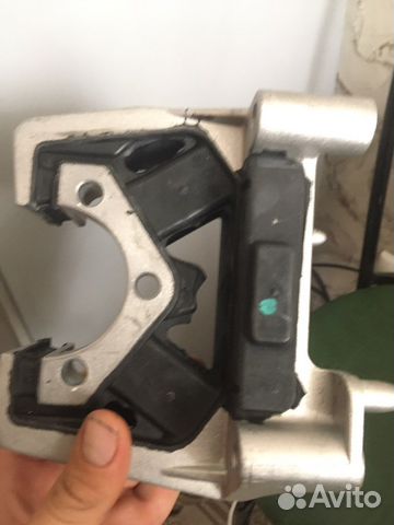 На Опель подушка Кпп задняя