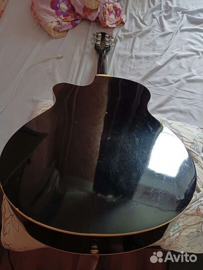 Акустическая гитара