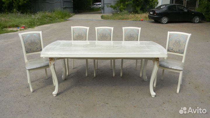 Столы и стулья