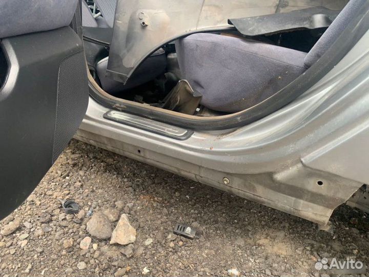 Порог левый Nissan Primera P12