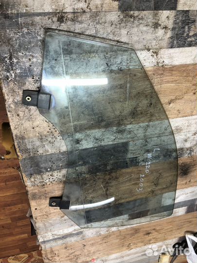 Стекло переднее левое Mercedes-Benz S500 03г