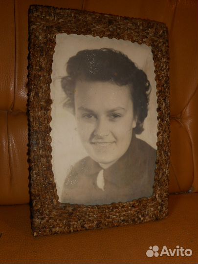 Старинное фото девушки на дереве.1930-40х.г