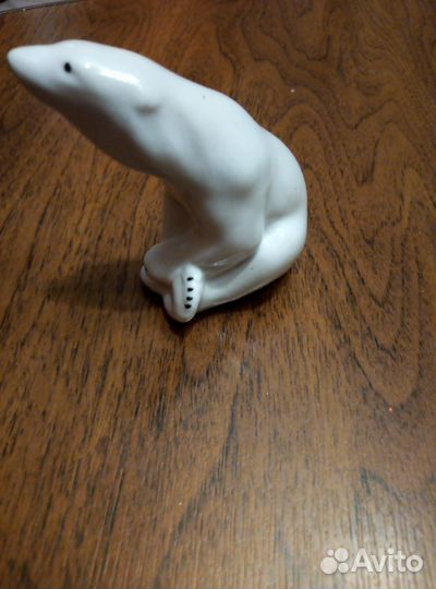 Статуэтка белый медведь