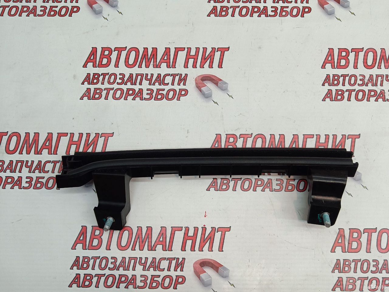 Направляющая стекла двери задней левой Lixiang L7