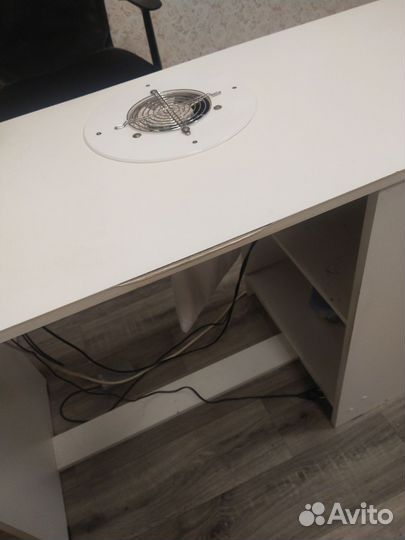 Стол для маникюра с вытяжкой бу
