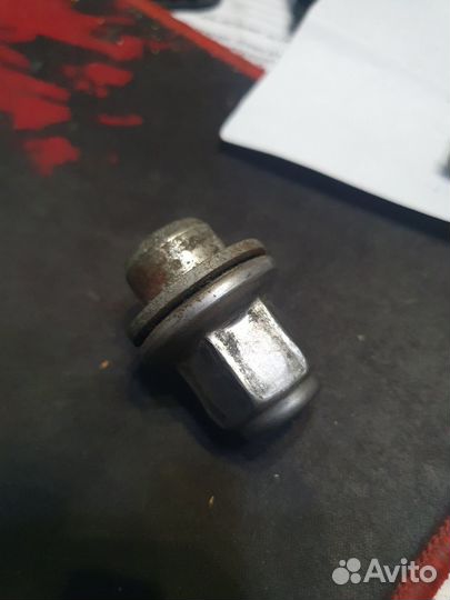 Гайка колеса toyota-lexus М12*37.5*1.5 D18