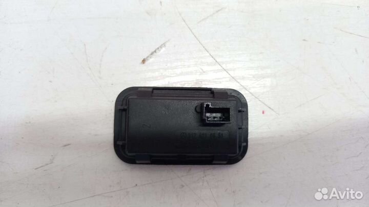 Кнопка открывания багажника Mercedes Benz