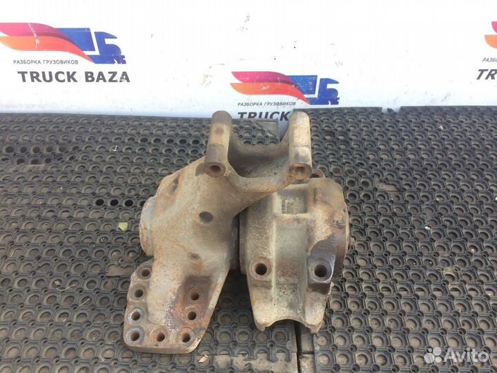 Кронштейн балансира правый Iveco Eurotrakker