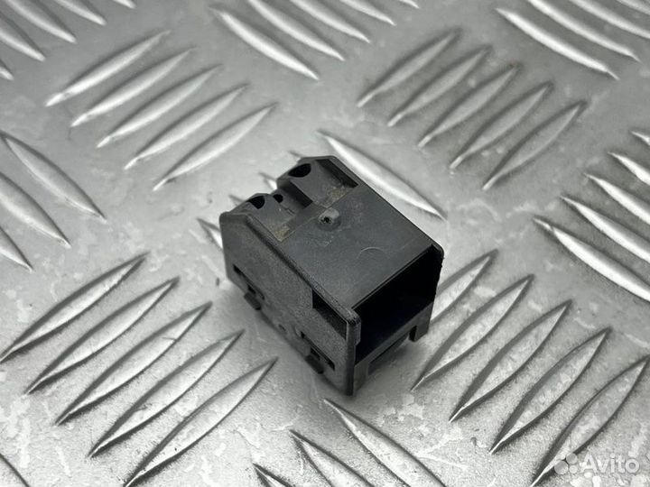 Кнопка стеклоподъемника Volkswagen Golf MK4