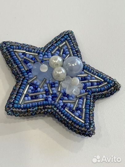 Брошь из бисера ручная работа