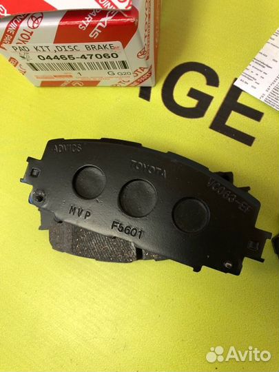 Колодки тормозные передние Toyota Prius ZVW30